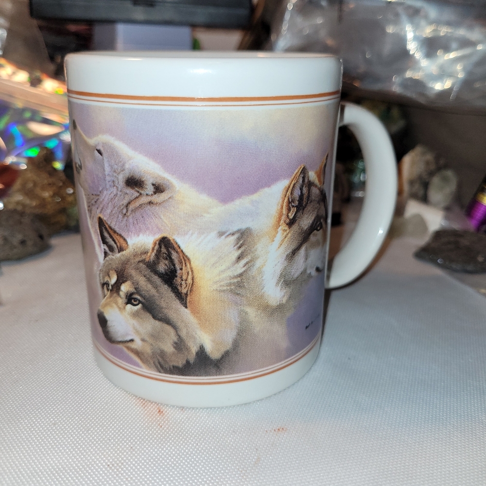 Leanin' Tree 1992 Antique Wolf Pack Ceramic Coffee Mug with Prayer Peace Harmony